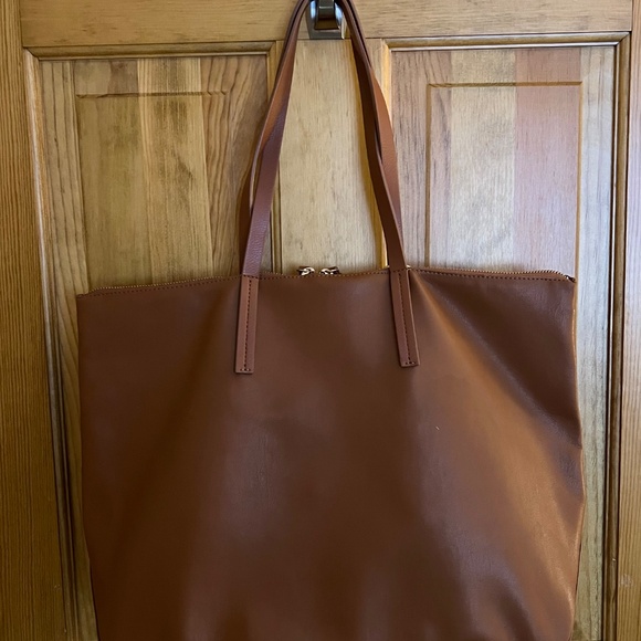 Elizabeth & James Soft Vegan Leather Zippered Tote - Picture 2 of 4